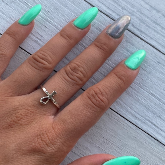 Unique Ring - Picture 2 of 2